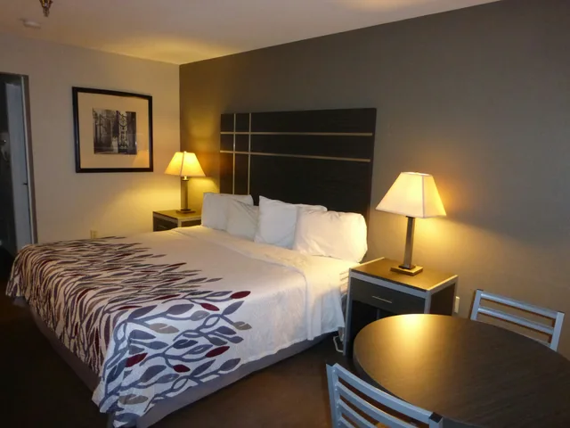 غرفة ديلوكس بسرير كينج، Red Roof Inn Columbia, TN 5/10