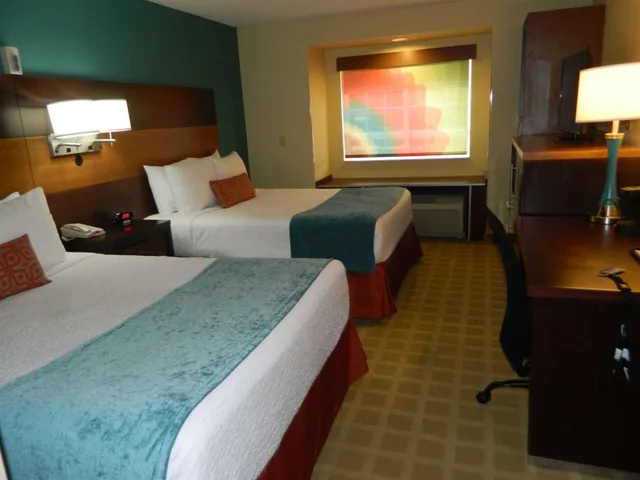 غرفة رباعية بسرير كوين لذوي الإعاقة، Best Western Plus Harrisburg Mechanicsburg 1/3