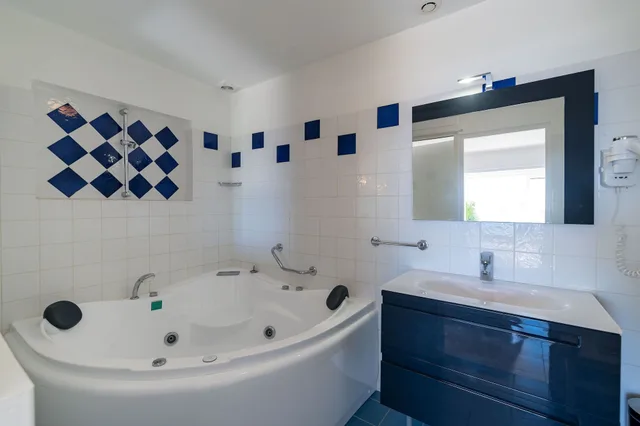 Suite, Double Bed, Jetted Tub, Cap Riviera 4/6
