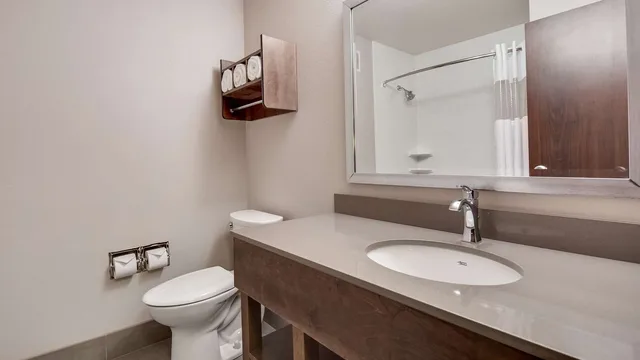 غرفة بسرير كوين، Best Western Plus Spokane North 3/3