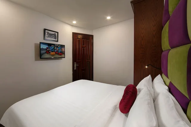 Superior, Queen Bed, No Window، Hanoi New Hotel 2/3