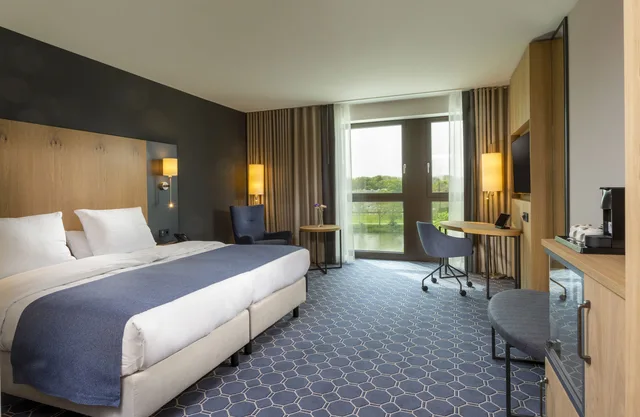 غرفة سوبيريور عائلية، Maritim Hotel Ingolstadt 1/4