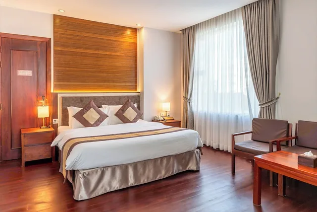 غرفة ديلوكس بسرير كينج بإطلالة على المدينة، Phnom Penh Katari Hotel 5/10