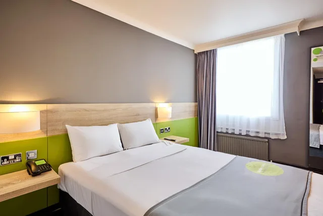 غرفة بسرير مزدوج، Thistle Express London Luton 1/10