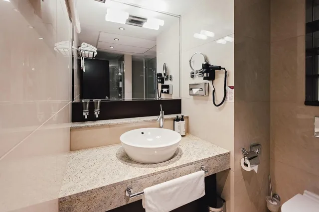 جناح بمنطقة جلوس بمطبخ صغير، CROWNE PLAZA BRATISLAVA 6/10