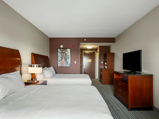 Room, 2 Queen Beds, Hilton Garden Inn Winchester 2/5