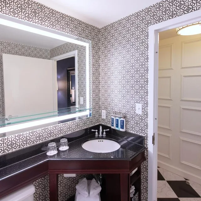 غرفة قياسية بسرير كينج، Hamilton Hotel Washington DC 8/8