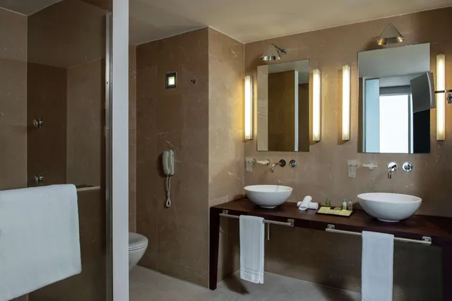 جناح ديلوكس بغرفة نوم واحدة، Hilton Beirut Downtown 3/4