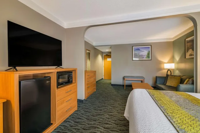 Room, Queen Bed, Best Western Plus Executive Court Inn & Conference Center 2/7
