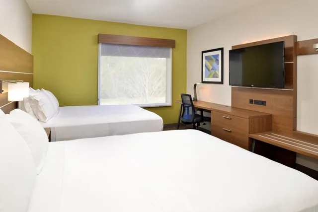 جناح بسريرين كوين مع أريكة بمنطقة جلوس، Holiday Inn Express Blowing Rock South 2/8