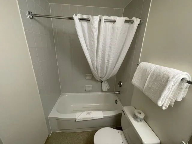 غرفة بسرير كينج، Travelodge by Wyndham Fort St John 5/5