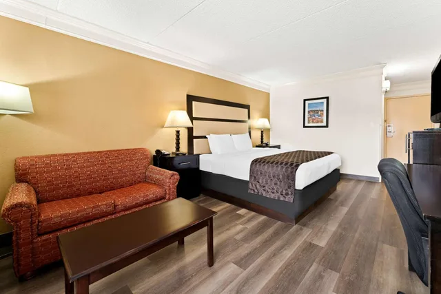 Room, King Bed, Sofa, Best Western Riverside Inn 1/8
