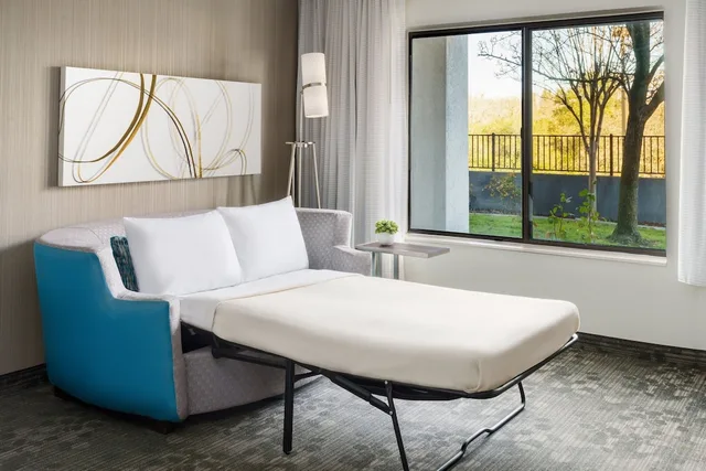جناح بسرير كينج مع أريكة، Courtyard Roseville 1/10