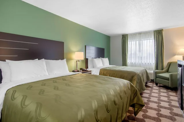 Room, 2 Queen Beds, Quality Inn Russell, KS 1/4