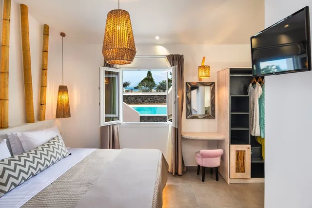 Deluxe, Sofa, Abasa Suites Santorini 3/5