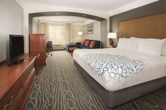 غرفة ديلوكس بسرير كينج لذوي الإعاقة، La Quinta Inn & Suites by Wyndham Gallup 4/9