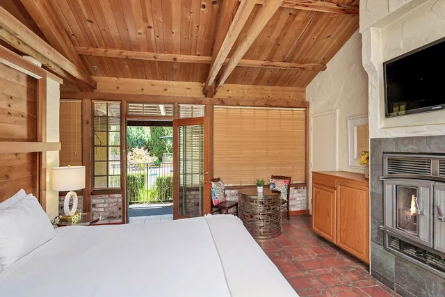 Room, King Bed, Pool Side، Sonoma Coast Villa 1/5