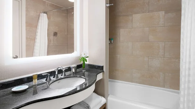 غرفة بسريرين كوين بشرفة، HYATT REGENCY VALENCIA 4/5