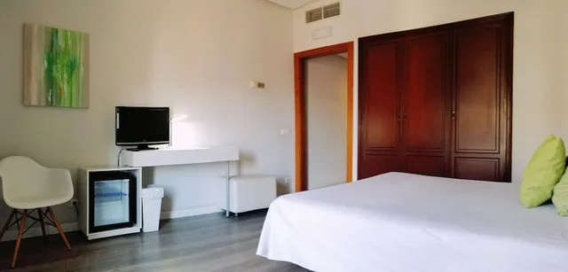 غرفة بسرير مزدوج أو سريرين منفصلين بشرفة، Hotel Mir Octavio 5/8
