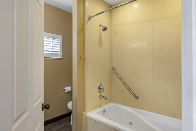 Suite, 1 King and 2 Queen Beds, Street View, Stair Access Only, Balcony, Kitchenette، Best Western Plus Canyonlands Inn 9/10