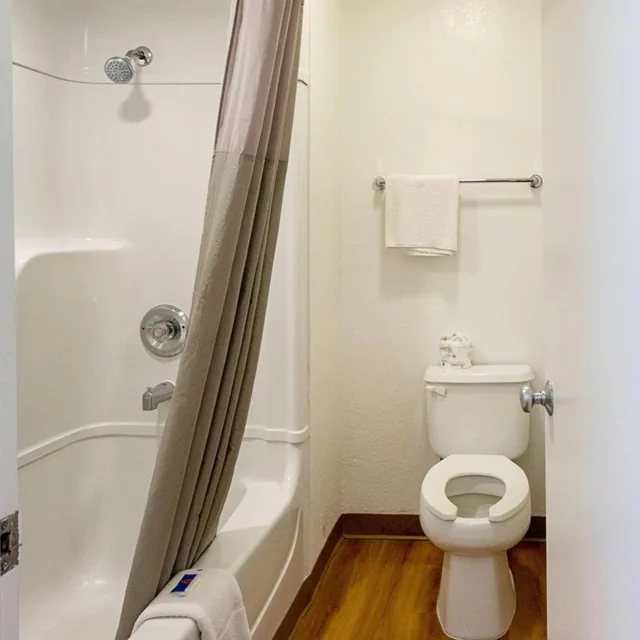 غرفة رباعية بسرير مزدوج، Motel6 Mcallen, TX 8/10