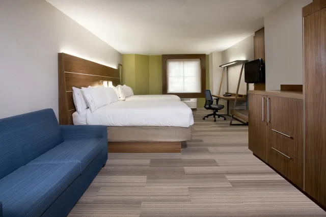 Standard, 2 Double Beds, Extra Floor Space، Holiday Inn Express New Orleans Dwtn - Fr Qtr Area 4/10