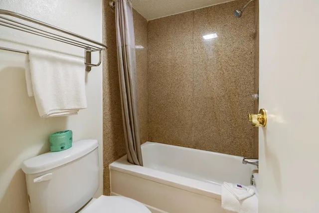 غرفة قياسية بسريرين مزدوجين للمدخنين، Motel6 Grove City, OH 4/8