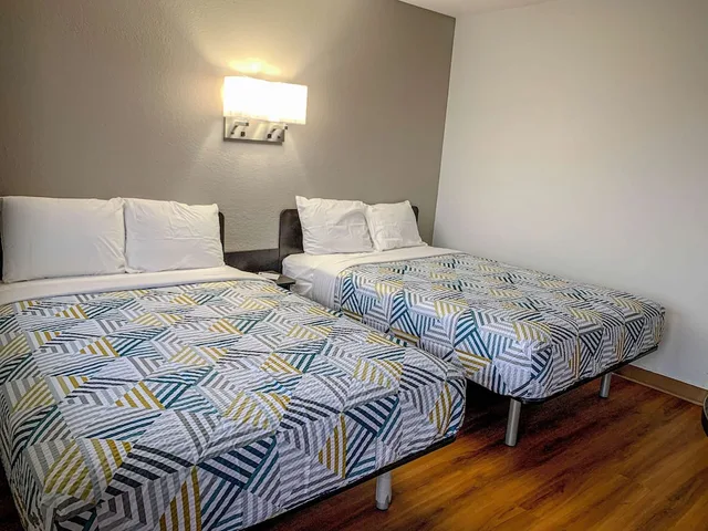غرفة قياسية بسريرين مزدوجين للمدخنين، Motel6 Dayton, OH 1/6