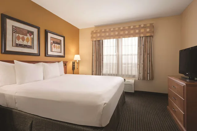 Room, King Bed, Accessible, Country Inn & Suites By Radisson, Elk Grove Village/Itasca 3/9