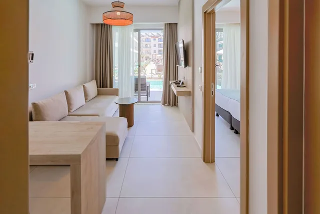 جناح إليت بسرير كينج مع أريكة، Victoria Princess Hotel Side - Adults Only 4/6