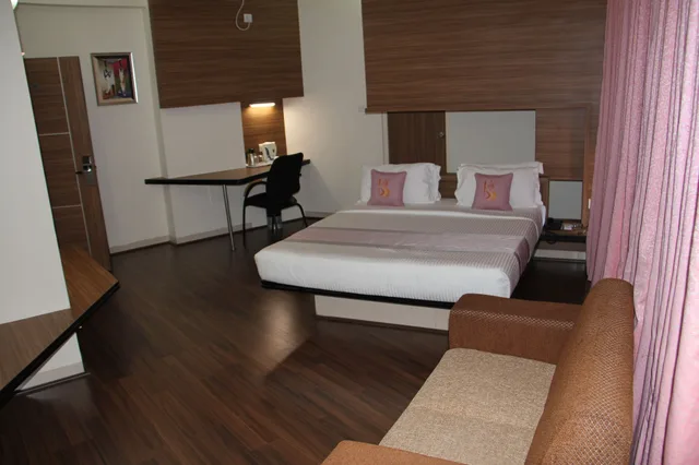 غرفة بريميوم بسرير كوين، HOTEL GRAND BEE 5/5