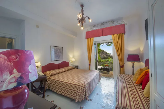 غرفة ديلوكس ثلاثية بسرير كينج، Hotel Pellegrino 3/4