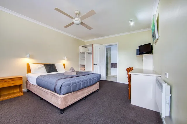 غرفة بسرير كوين، Wintersun Gardens Motel 1/2