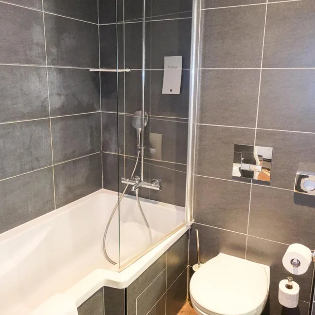 غرفة بسريرين منفصلين بإطلالة على المدينة، Thalazur Antibes - Hotel & Spa 4/6