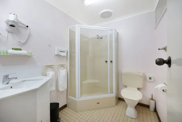 غرفة عائلية بسرير مزدوج وسريرين منفصلين، City Heart Motel 4/4