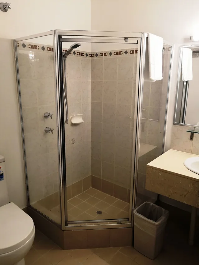 Superior, Twin Beds, Criterion Hotel 5/5