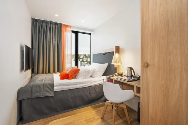 Compact, Double Bed, Clarion Hotel The Edge 2/9
