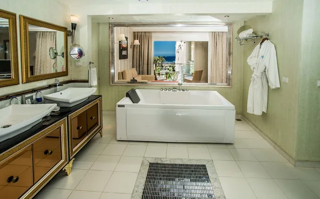 Prime, Vip, Suite, King Bed, Pool and Sea View, Hot Tub، Premier Le Reve Hotel and Spa - Adults Only (+16) 1/1