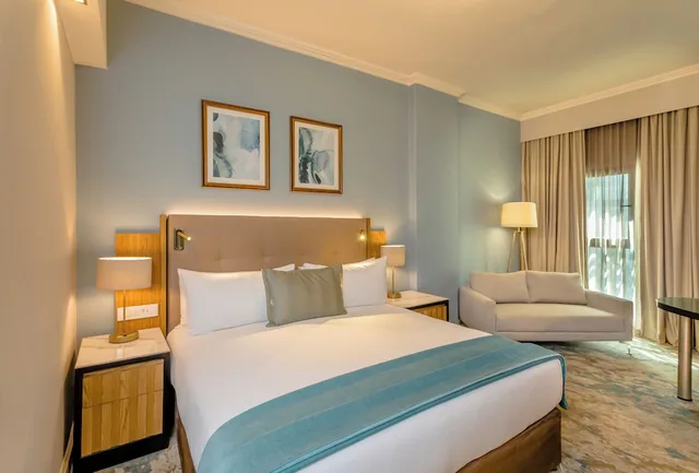 غرفة بريميوم تنفيذية بسرير كينج، Southern Sun Sandton 1/5