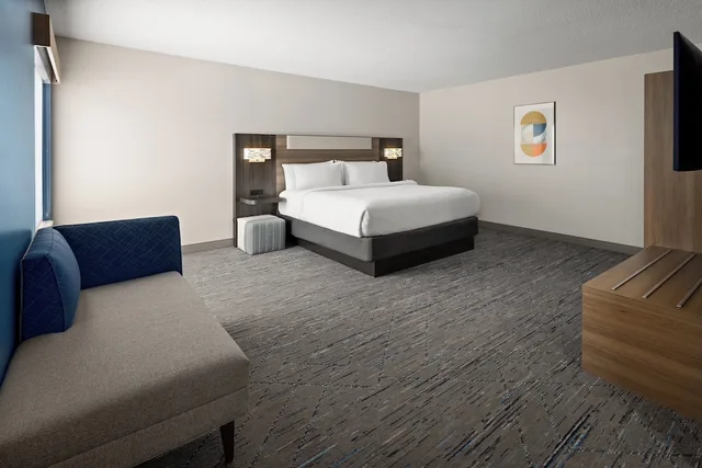 جناح بسرير كينج مع أريكة، Holiday Inn Express Hotel Suites Meriden 1/5