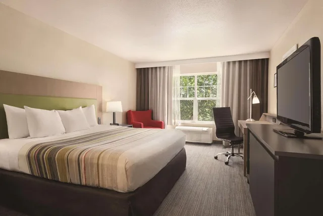 جناح بسرير كينج بحوض جاكوزي، Country Inn and Suites By Radisson Cottage Grove MN 1/4