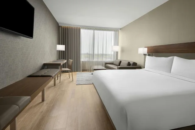 Room, King Bed, Partial Water View, Sofa، AC Hotel by Marriott Clearwater Beach 5/10