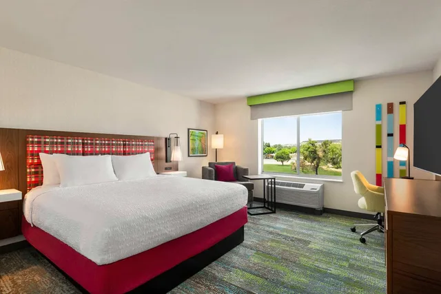 غرفة بسرير كينج لذوي الإعاقة، Hampton Inn & Suites Oroville 1/3
