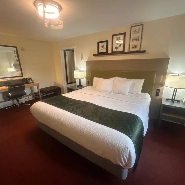 غرفة بسرير كينج، Pictured Rocks Inn & Suites 3/8