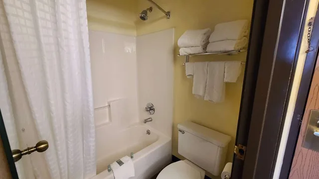 غرفة بسرير كينج، Best Western Shippensburg Hotel 4/6