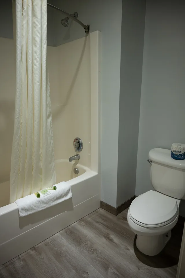 غرفة قياسية بسرير كوين بإطلالة على المدينة بغرفة نوم واحدة، Beaverhead Lodge Dillon Ex Motel 6 Dillon Mt 9/10