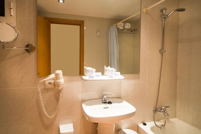 Room, Single, Twin Beds, Abelux 3/3