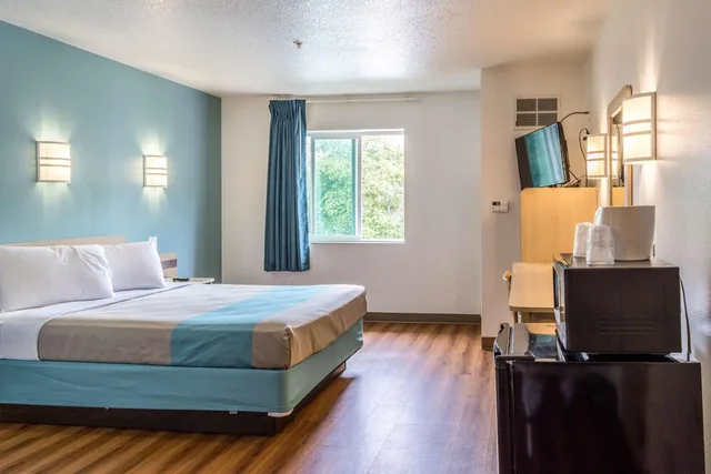 غرفة بسرير كوين لذوي الإعاقة، Motel6 Lincoln City, OR 4/10