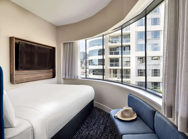 غرفة صغيرة بسرير كوين، Aiden by Best Western Darling Harbour 3/8
