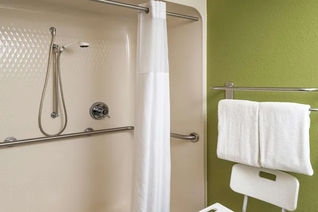 غرفة بسرير كوين لذوي الإعاقة، Sleep Inn Charleston North Wv 3/3
